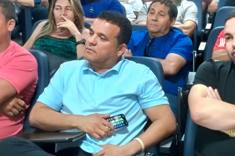 PREFEITO HÉLIO PARTICIPA DE SESSÃO NA CÂMARA E TRAZ CLIMA DE MODERAÇÃO AO DEBATE PARLAMENTAR