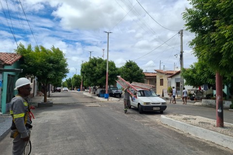 Prefeitura de Guamaré Realiza Reparos e Troca de Lâmpadas na Rua Professor João Batista