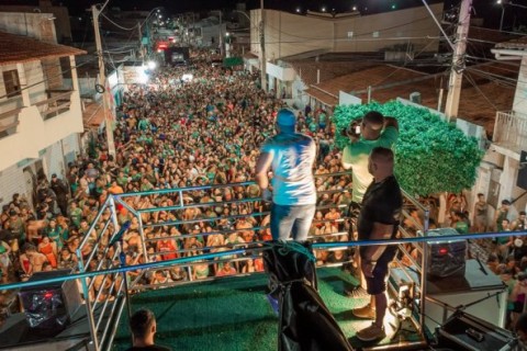 Carnaval e Desenvolvimento: Quando a Mini Oposição Fecha os Olhos para a Geração de Renda