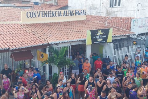 Criticaram o Carnaval, Mas Foram os Primeiros a Cair na Folia! Enquanto Isso, Comércio Lucrava e Prateleiras Ficavam Vazias.